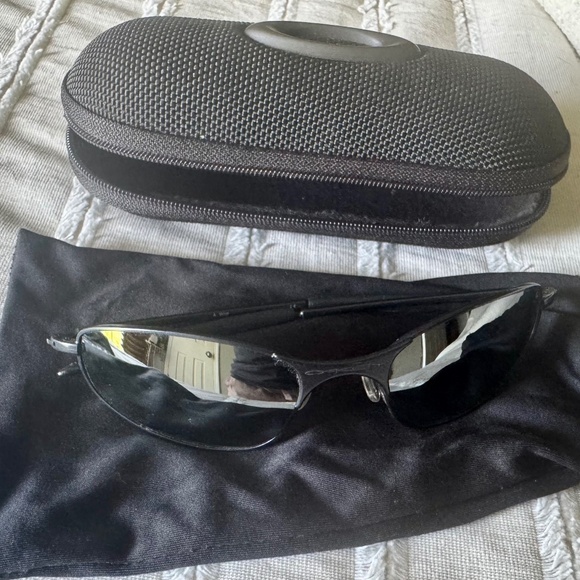 Oakley A wire polarized oval sunglasses with case & cleaning sock - Picture 1 of 7
